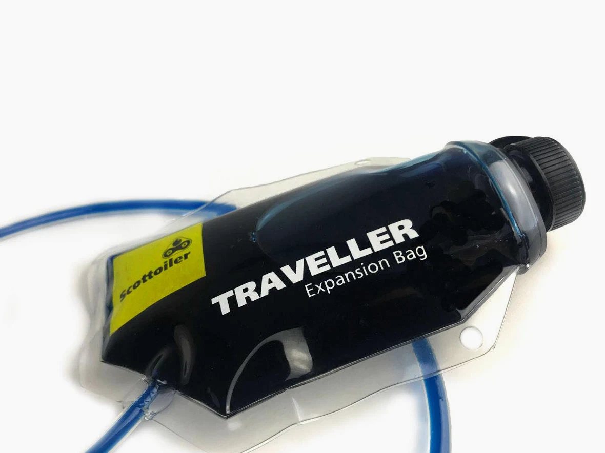 Scottoiler vSystem Automatisches Motorrad-Kettenschmiersystem mit biologisch abbaubarem grünem Scottoil & Traveller Erweiterungstasche Reichweiten-Verlängerungs-Touring-Bundle…