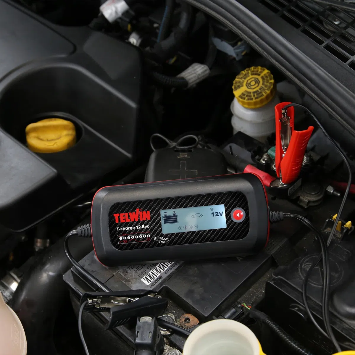 Telwin T-Charge 12 EVO: Ladegerät, elektronischer Ladungserhalter und Multifunktionstester 6/12 V mit LCD-Display, für Fahrzeug-, Auto- und Motorradbatterien. IP65. Kabel enthalten.