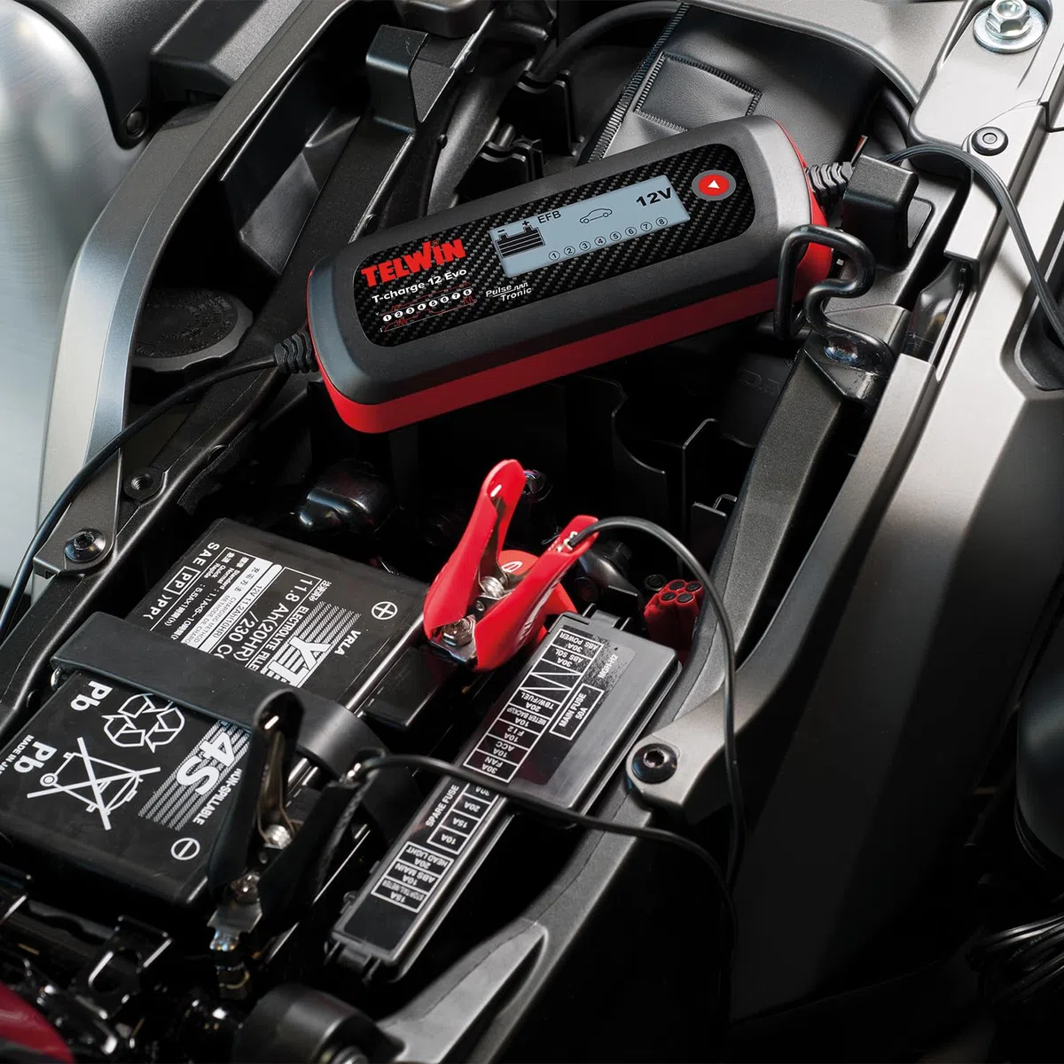 Telwin T-Charge 12 EVO: Ladegerät, elektronischer Ladungserhalter und Multifunktionstester 6/12 V mit LCD-Display, für Fahrzeug-, Auto- und Motorradbatterien. IP65. Kabel enthalten.